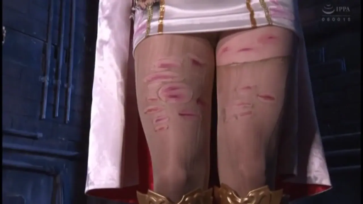 室内 · 站立 · 展示 · 腿部 · 角色扮演服 · 破损丝袜 · 伤痕