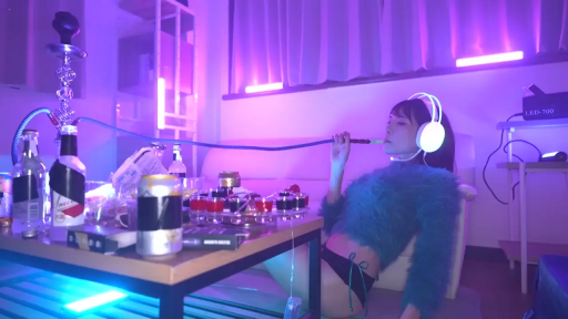 室内 · 座り姿勢 · 全身 · 迷離 · 水たばこ壺 · 抽水烟 · 紫色霓虹灯光 · 黑色三角裤