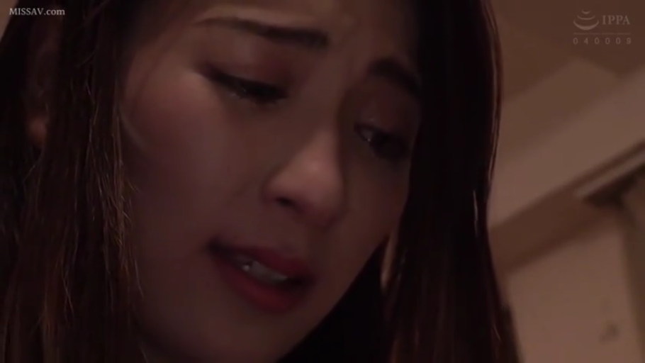 低头 · 卧室 · 面部特写 · 裸体