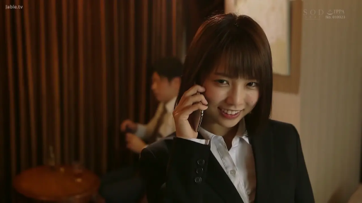 教室 · 专注 · 站立 · 臀部 · 学生制服 · 黑板 · 掀起裙子 · 闻臀部