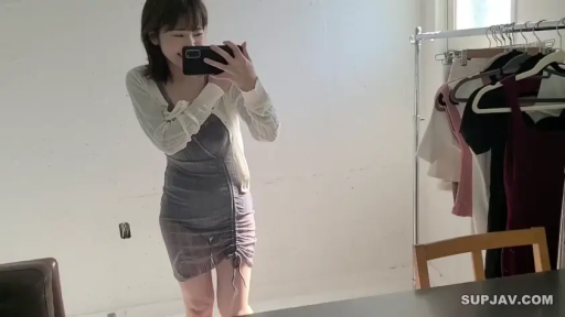 Indoor · Whole body · Standing Posture · Smile · 手机 · 自拍 · 短发 · 紧身包臀裙