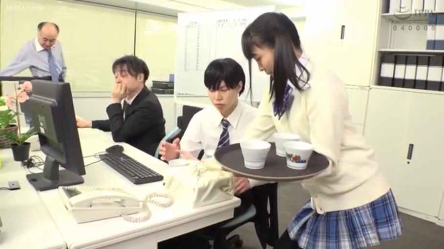 办公室 · 中景 · 平静 · 弯腰 · JK制服 · 职场 · 托盘 · 端茶