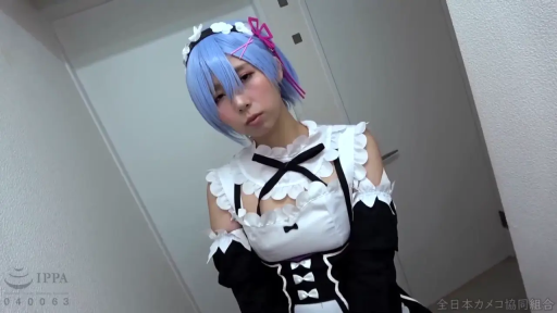 忧郁 · 角色扮演 · 站立 · 走廊 · 假发 · 拍摄 · 胸部以上特写 · 发饰