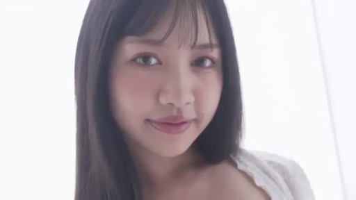 卧室 · 中景 · 床 · 自然 · 跨坐 · 互动 · 调情 · 丝绸睡裙