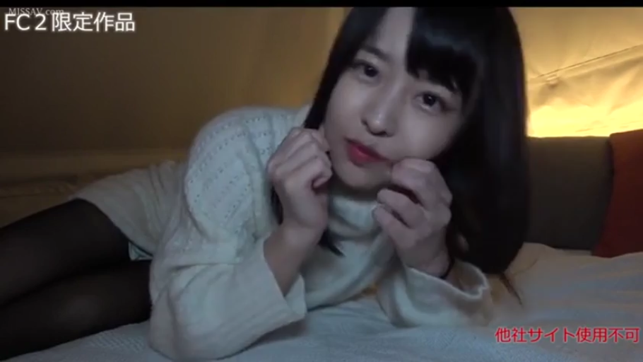 窗边 · 上半身 · 站姿 · 注视镜头 · 窗帘 · 夜景 · 白色胸罩 · 温柔微笑