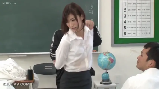 昏暗处 · 跪姿 · 职业上衣 · 眼镜 · 专注 · 口交 · 马赛克 · 私处