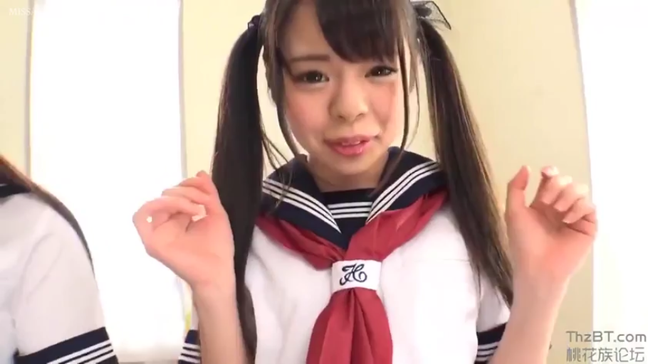 蹲姿 · 马赛克 · 中景 · 微笑 · 更衣室 · 货架 · 手交 · 体操服