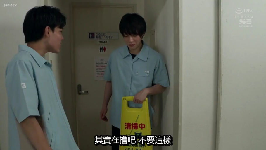 全身 · 微笑 · 摄影棚 · 假阳具 · 道具自慰 · 坐姿张腿 · 自慰露出 · 泳装与网袜