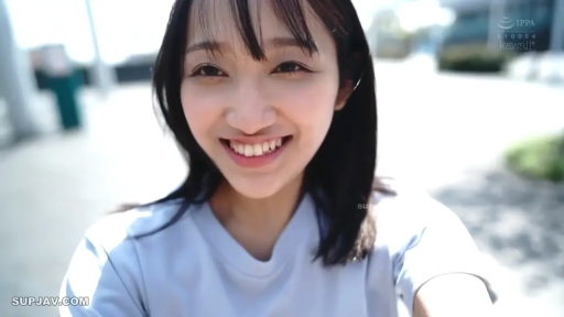 露乳 · 仰卧开腿 · 展示 · 迷离 · 枕头 · 床上 · 足部 · 条纹浴袍