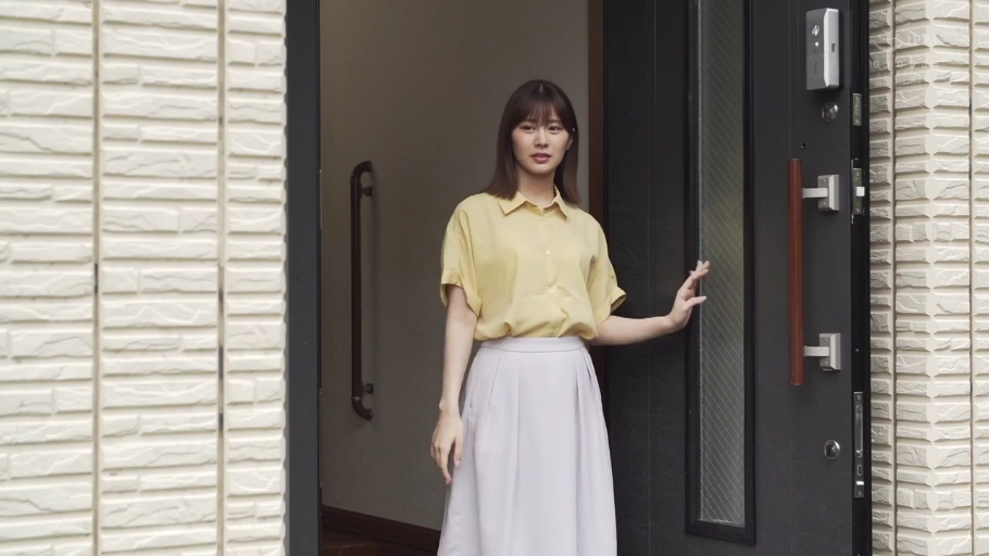 室内 · 性交 · 马赛克 · 中景 · 跨坐 · 窗帘 · 喜悦 · 黄色T恤