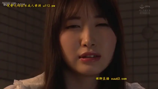 室内 · 脸部特写 · 迷离 · 注视 · 长发 · 正面 · 白色花边衣