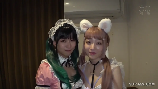 室内 · 站姿 · 摆拍 · 微笑 · 女仆装 · 近景