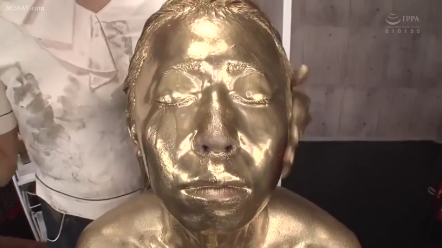 室内 · 坐姿 · 脸部特写 · 全裸