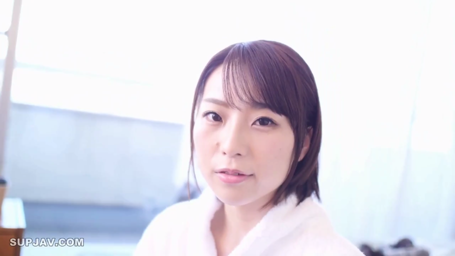 室内 · 局部马赛克 · 口交 · 中景 · 微笑 · 趴卧 · 紫色比基尼