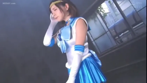 室内 · 闭眼 · 头部特写 · 美少女战士服装 · 美少女战士水手服 · 光泽材质面料