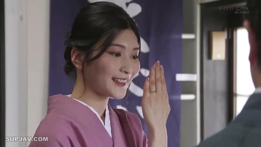 室内 · 站立 · 微笑 · 侧脸 · 紫色和服 · 打招呼 · 门帘 · 贤惠