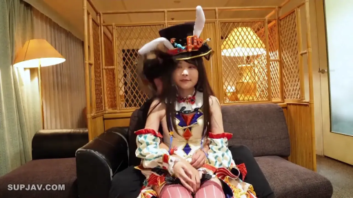 专注 · 站姿 · 制服 · 走廊 · 侧脸 · 海报 · 护士 · 贴海报