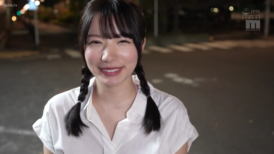 室内 · 眼镜 · 面部特写 · POV视角 · 前倾 · 盯视 · 口含精液 · 格子衫