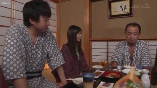 坐姿 · 中景 · 自然 · 剧情 · 浴衣 · 聚餐 · 日式房间 · 餐饮