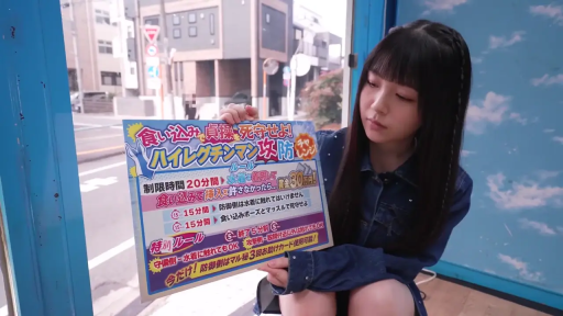 窗前 · Sitting Posture · Medium shot · Smile · 牛仔外套 · Bulletin board · 非色情内容 · 展示标牌