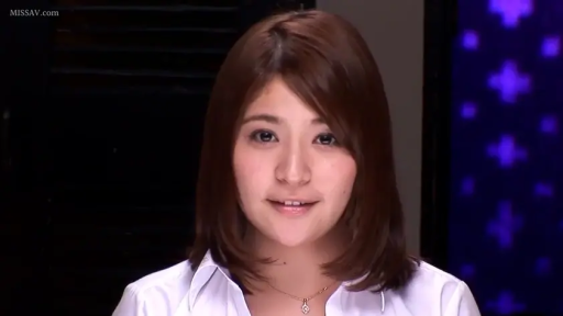 室內 · 微笑 · 白色襯衫 · 面部特寫 · 注視 · 正面