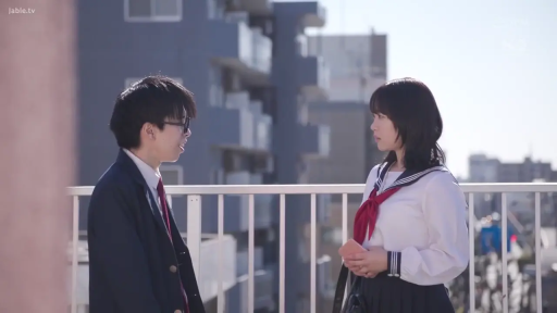 中景 · 平静 · 对话 · 手机 · 水手服 · 面对面 · 天台 · 都市