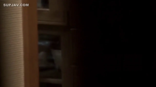 门框 · 走廊 · 主观视角 · 偷窥 · 侧立