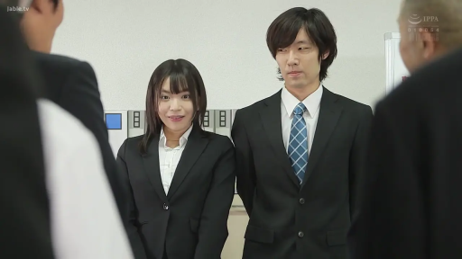 办公室 · 站立 · 羞涩 · 近景 · 白板 · 西服正装 · 垂头