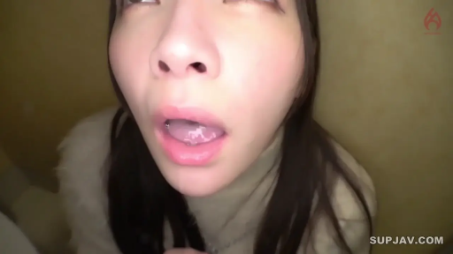 室内 · 高领毛衣 · 正面 · 嘴部特写