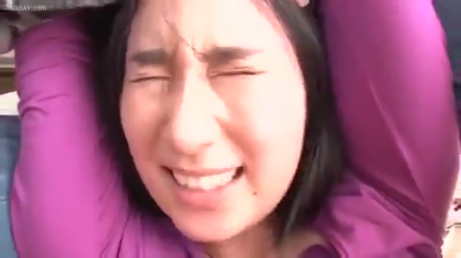 室内 · 脸部特写 · 性行为 · 高潮表情 · 亚洲女性 · 紫色上衣 · 举起双手