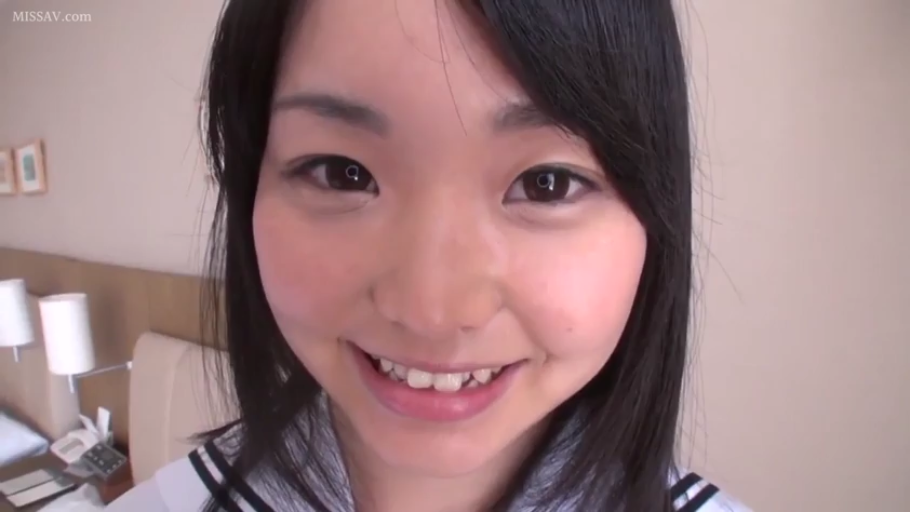 室内 · 脸部特写 · 微笑 · 台灯 · 对视 · 水手服 · 正面 · 自拍视角