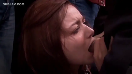 室内 · 投入 · 口交 · 面部特写 · 休闲装 · 仰头 · 男性下体