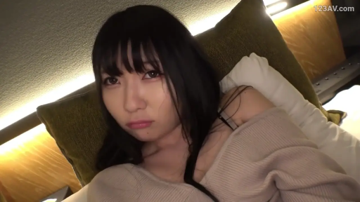 卧室 · 枕头 · 面部特写 · 注视镜头 · 侧卧 · 米色毛衣 · 真人 · 委屈嘟嘴