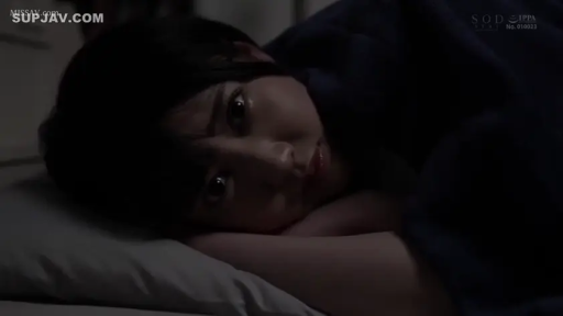 Melancholy · Bedroom · pillow · 面部特写 · Dim lights · Stare · Side-lying · 和服