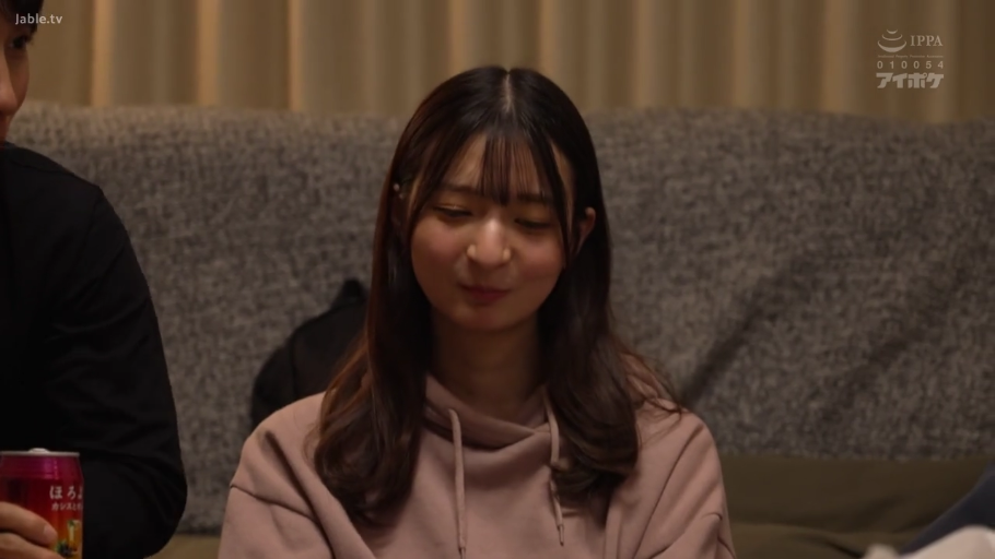 投入 · 全裸 · 性行为 · 上半身特写 · 长发 · 跪爬姿势 · 居家卧室