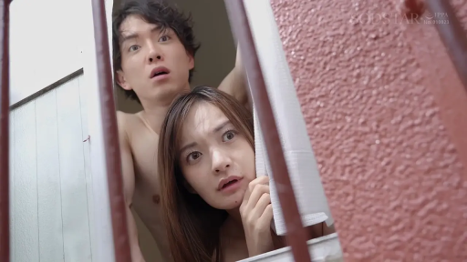 面部 · 站姿 · 窗帘 · 裸露 · 惊讶 · 窥视 · 窗户 · 偷窥场景