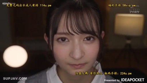 卧室 · 脸部特写 · 淡然 · 台灯 · 灰色马甲 · 注视镜头 · 正面坐姿 · 带字幕