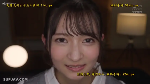 室内 · 脸部特写 · 微笑 · 台灯 · 制服 · 对视 · 正面 · 齐刘海