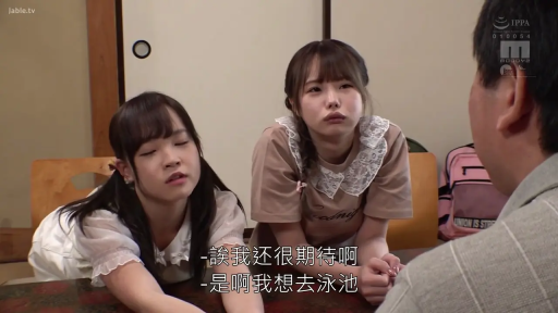 坐姿 · 专注 · 办公室 · 中景 · 职业装 · 办公 · 职场 · 办公电脑