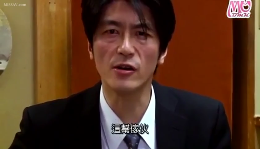 室内 · 真剣 · スーツ · 头部特写 · 正面 · 说话 · 大叔