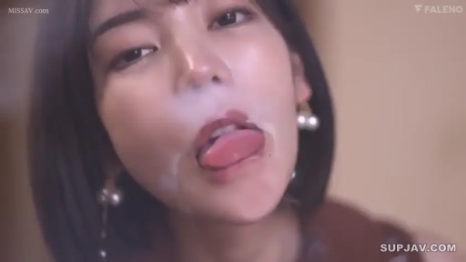 室内 · 迷离 · 嘴部 · 颜射 · 仰头 · 精液 · 耳坠 · 棕色上衣