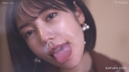 室内 · 迷离 · 面部特写 · 颜射 · 珍珠耳环 · 正脸 · 棕色无袖上衣 · 吐舌受精