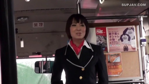 摆拍 · 微笑 · 远景 · 摩托车 · 马路 · 蹲坐 · 皮裤 · 非裸体