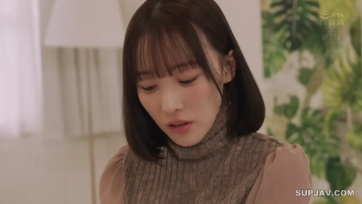 座り姿勢 · 憂鬱 · 寝室 · デスクライト · 顔のクローズアップ · 熟女 · 頭を垂れて熟考する · 棕色高领毛衣