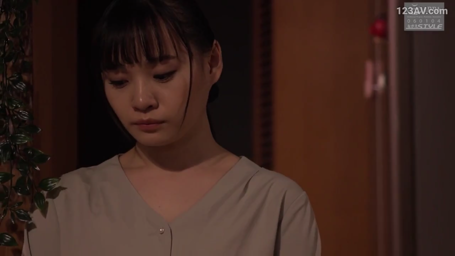 卧室 · 胸部特写 · 蕾丝内衣 · 跪姿 · 诱惑 · 挑逗 · 大尺度