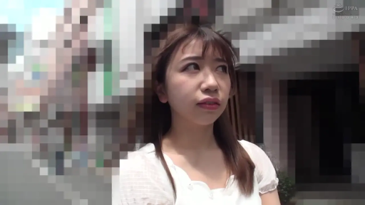 站姿 · 白衬衫 · 自然 · 面部特写 · 观察 · 街道 · 背景模糊