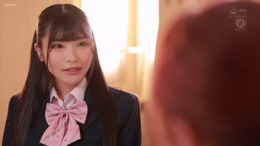 室内 · 坐姿 · 严肃 · 脸部特写 · 注视 · 熟女 · 未知