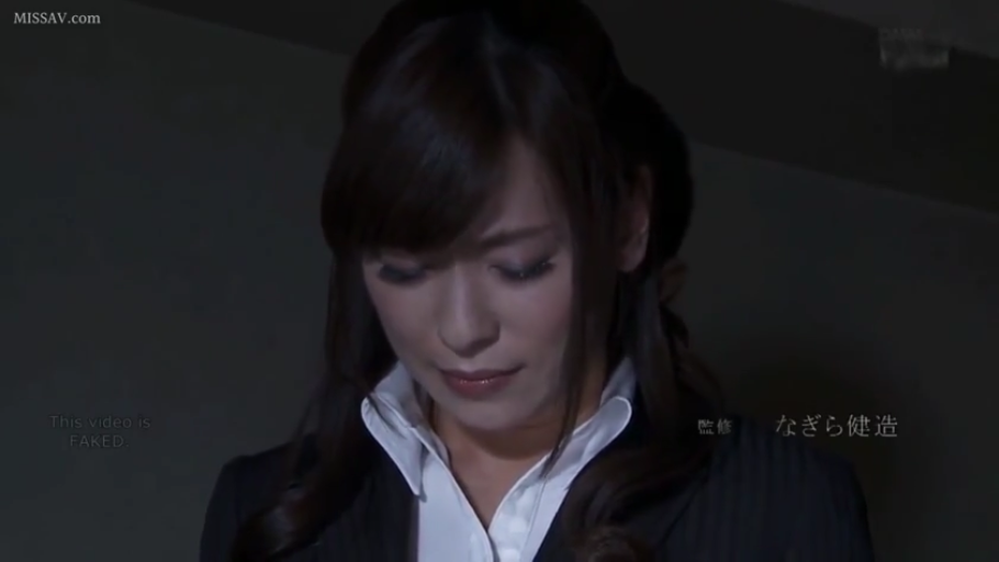 室内 · 低头 · 面部特写 · OL套装