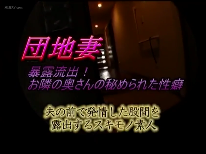 室内 · 脸部特写 · 口交 · 跪姿 · 头饰 · 闭眼专注 · 粉色蕾丝衫