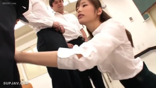 教室 · 中景 · 跪き姿勢 · 白色衬衫 · 学園もの · 口交行为 · 仰望